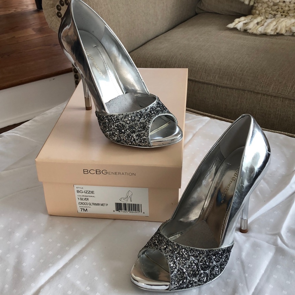 BCBG SILER PUMP SZ 7